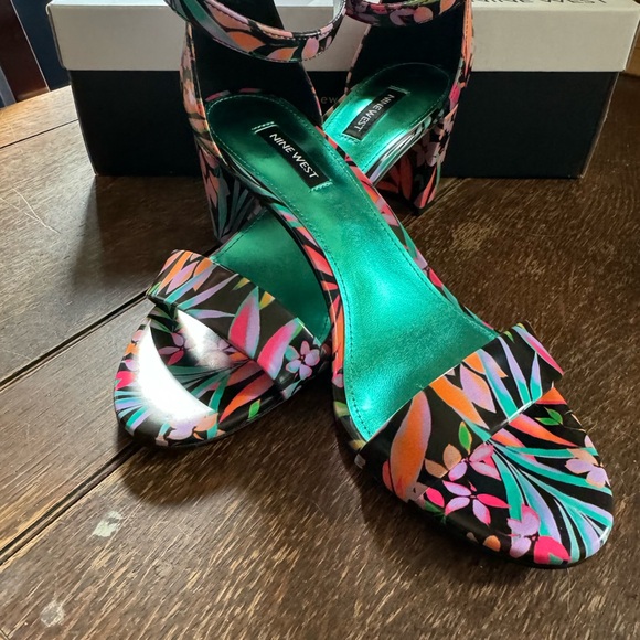 Nine West floral strappy sandals size 9.5 - Picture 3 of 5